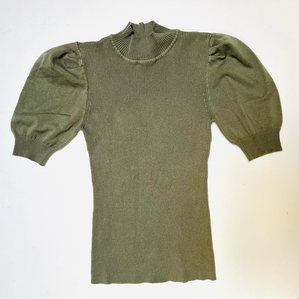 The Slope women’s Mock Turtleneck Puffed sleeves top. Sz M